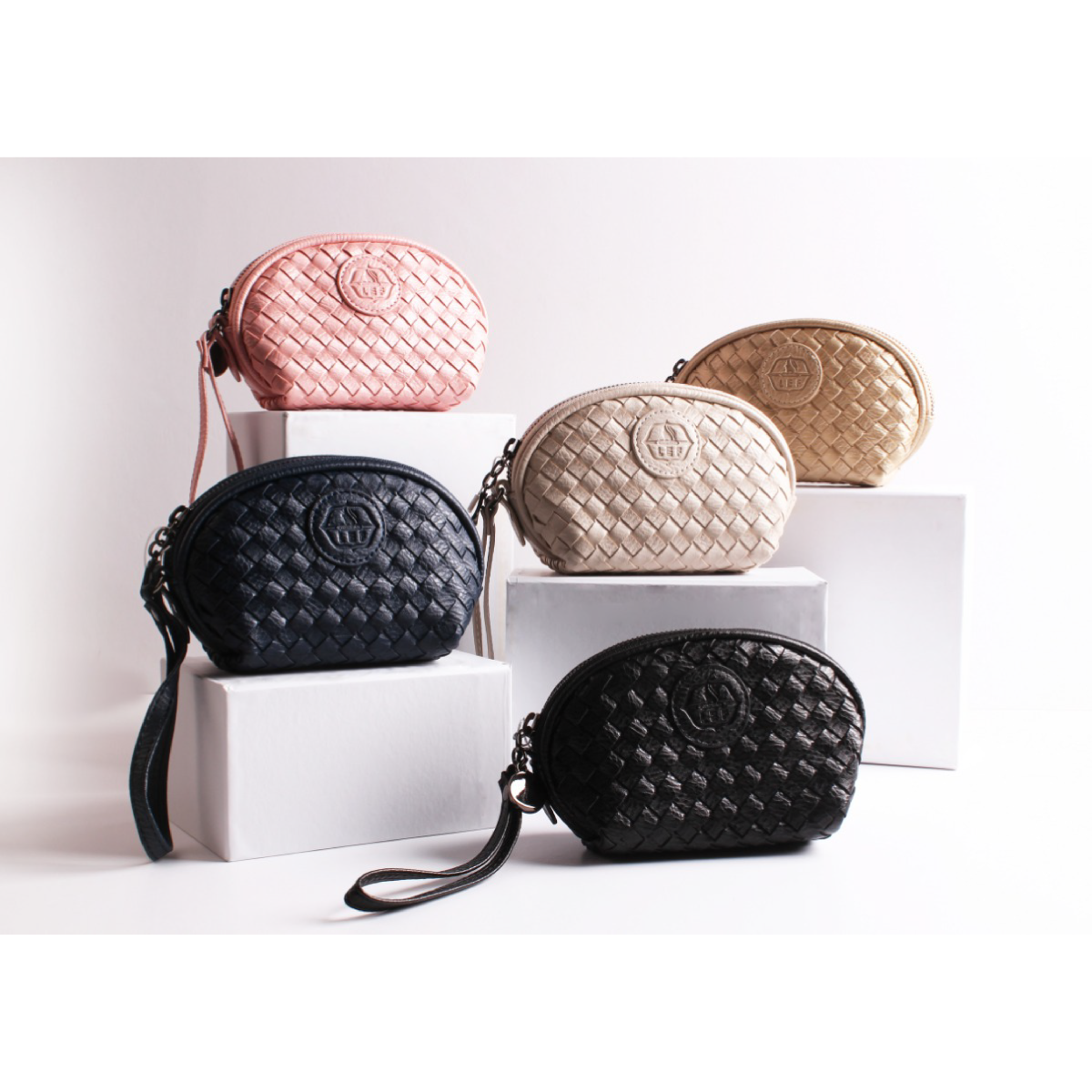 BLACK | حقيبة مكياج صغيره
