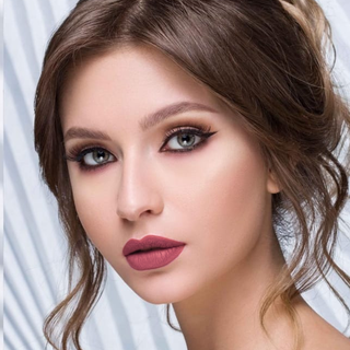 44 ADRIANA | أحمر شفاه روج سائل
